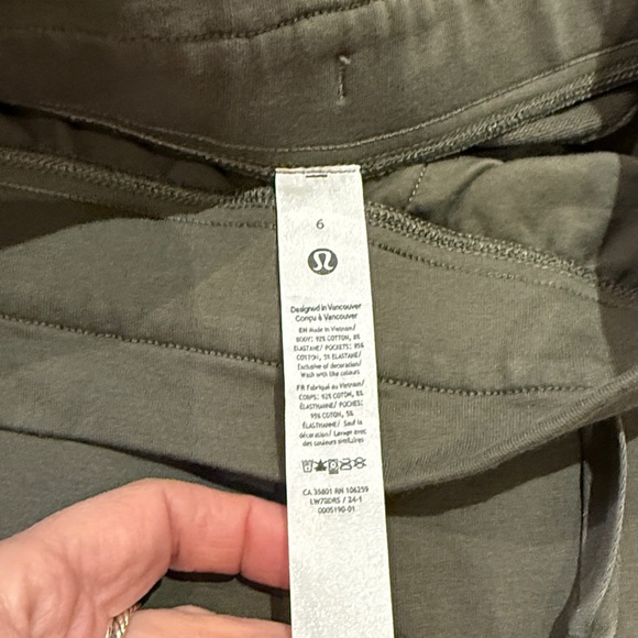 Lululemon Athletica Inner Glow High-Rise Short 3" Size 6 - Picture 6 of 8